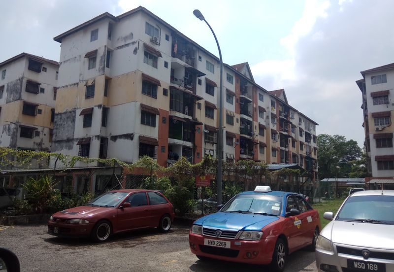 Pangsapuri Inang, Taman Impian Ehsan, Balakong.