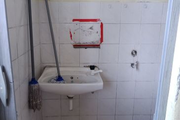 Pangsapuri Inang, Taman Impian Ehsan, Balakong.