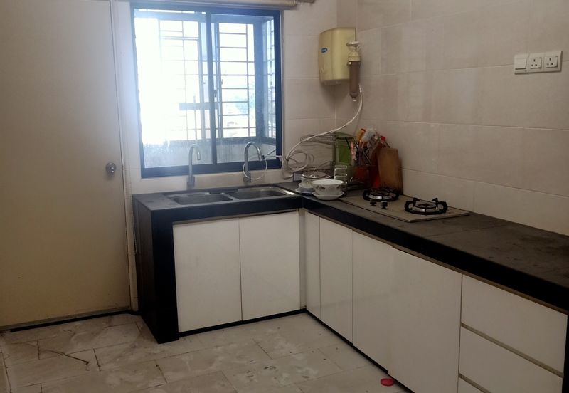 Pangsapuri Bayu Suria (Summerfields Apartments)