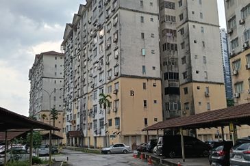 Pangsapuri Bayu Suria (Summerfields Apartments)