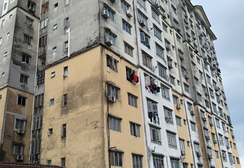 Pangsapuri Bayu Suria (Summerfields Apartments)