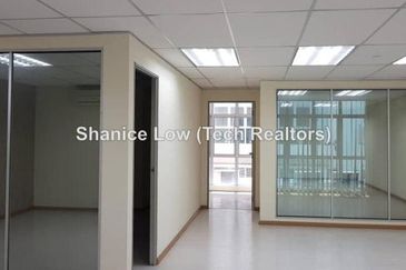 Bandar Puteri Puchong, Puteri 1 office with lift