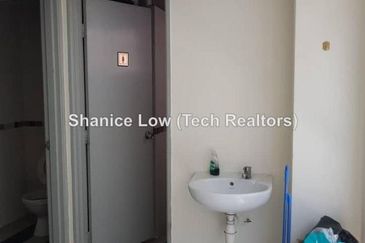 Bandar Puteri Puchong, Puteri 1 office with lift