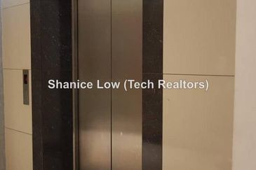 Bandar Puteri Puchong, Puteri 1 office with lift