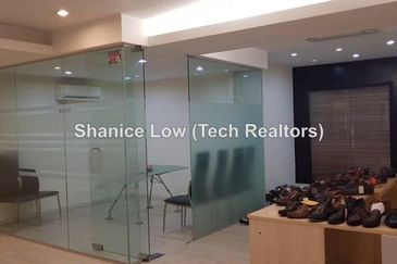 Bandar Puteri Puchong, Puteri 1 office with lift