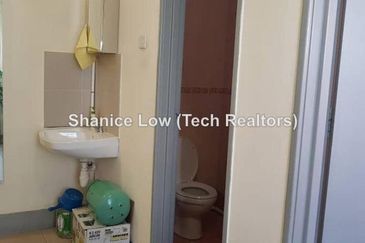 Bandar Puteri Puchong, Puteri 1 office with lift