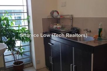 Bandar Puteri Puchong, Puteri 1 office with lift