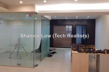 Bandar Puteri Puchong, Puteri 1 office with lift