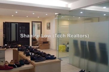 Bandar Puteri Puchong, Puteri 1 office with lift