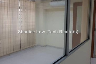 Bandar Puteri Puchong, Puteri 1 office with lift