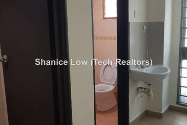 Bandar Puteri Puchong, Puteri 1 office with lift