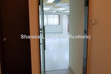 Bandar Puteri Puchong, Puteri 1 office with lift