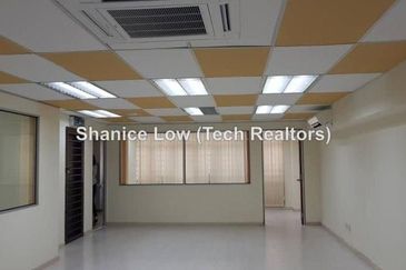 Bandar Puteri Puchong, Puteri 1 office with lift