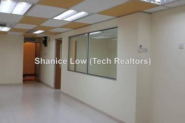 Bandar Puteri Puchong, Puteri 1 office with lift