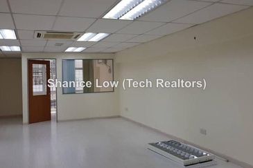 Bandar Puteri Puchong, Puteri 1 office with lift