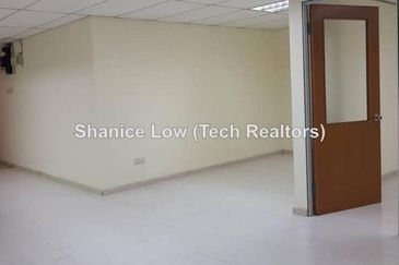 Bandar Puteri Puchong, Puteri 1 office with lift