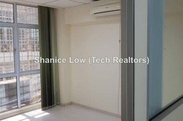 Bandar Puteri Puchong, Puteri 1 office with lift