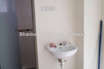 Bandar Puteri Puchong, Puteri 1 office with lift