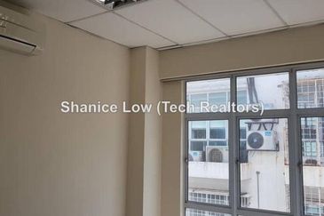 Bandar Puteri Puchong, Puteri 1 office with lift