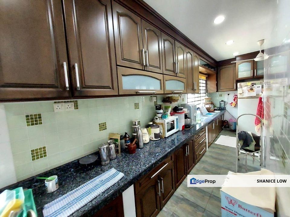 Bandar Puteri Puchong 2 storey End-lot with extra 10ft land 5 bedrooms 4 bathrooms. Must view, Selangor, Bandar Puteri Puchong