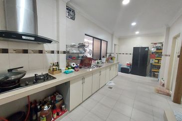 Bandar Puteri Puchong 2 storey 22x75 4 bedrooms fully extended for sale