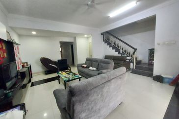 Bandar Puteri Puchong 2 storey 22x75 4 bedrooms fully extended for sale