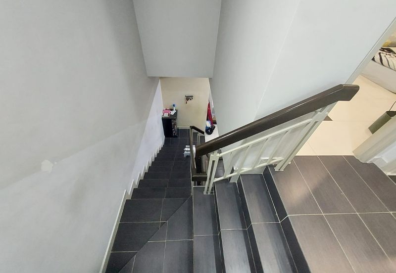 Bandar Puteri Puchong 2 storey 22x75 4 bedrooms fully extended for sale