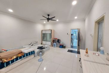 Bandar Puteri Puchong 2 storey 22x75 4 bedrooms fully extended for sale