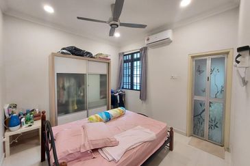 Bandar Puteri Puchong 2 storey 22x75 4 bedrooms fully extended for sale