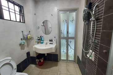 Bandar Puteri Puchong 2 storey 22x75 4 bedrooms fully extended for sale