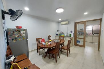 Bandar Puteri Puchong 2 storey 22x75 4 bedrooms fully extended for sale