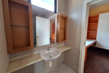 Aman Sari 18, Amansari 18 Puchong 2.5 storey Semi-d for Sale