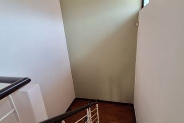 Aman Sari 18, Amansari 18 Puchong 2.5 storey Semi-d for Sale