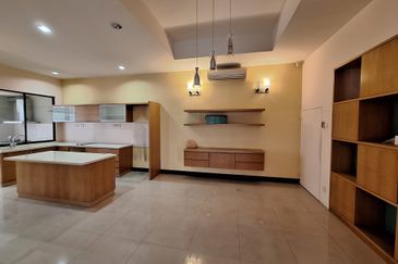 Aman Sari 18, Amansari 18 Puchong 2.5 storey Semi-d for Sale