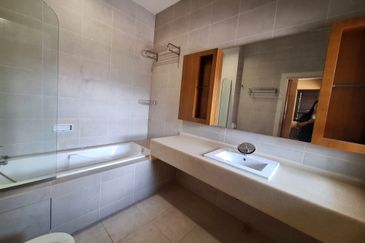 Aman Sari 18, Amansari 18 Puchong 2.5 storey Semi-d for Sale