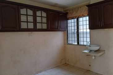 Bandar Puteri Puchong 2 storey 4 bedrooms reno & extended for Sale