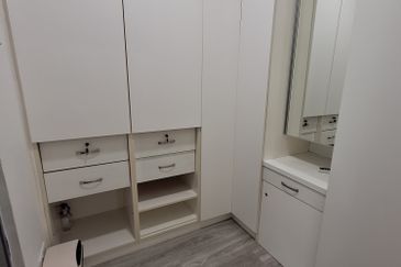 Bandar Puteri Puchong End-lot with extra land, newly renovated with modern ID. Move in condition ! 