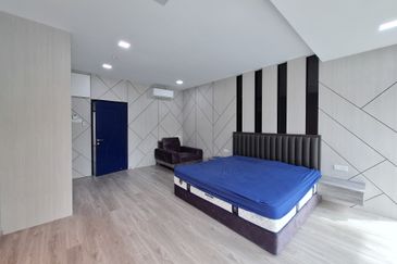 Bandar Puteri Puchong End-lot with extra land, newly renovated with modern ID. Move in condition ! 