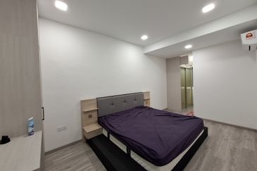 Bandar Puteri Puchong End-lot with extra land, newly renovated with modern ID. Move in condition ! 