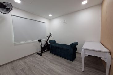 Bandar Puteri Puchong End-lot with extra land, newly renovated with modern ID. Move in condition ! 