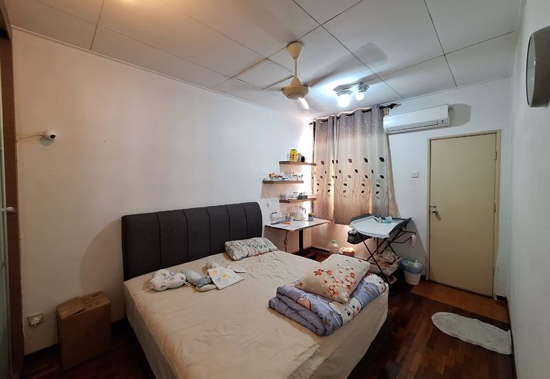 Bandar Puteri Puchong 2.5 storey 5 bedrooms 4 bathrooms fully furnished with ample parking space for rent