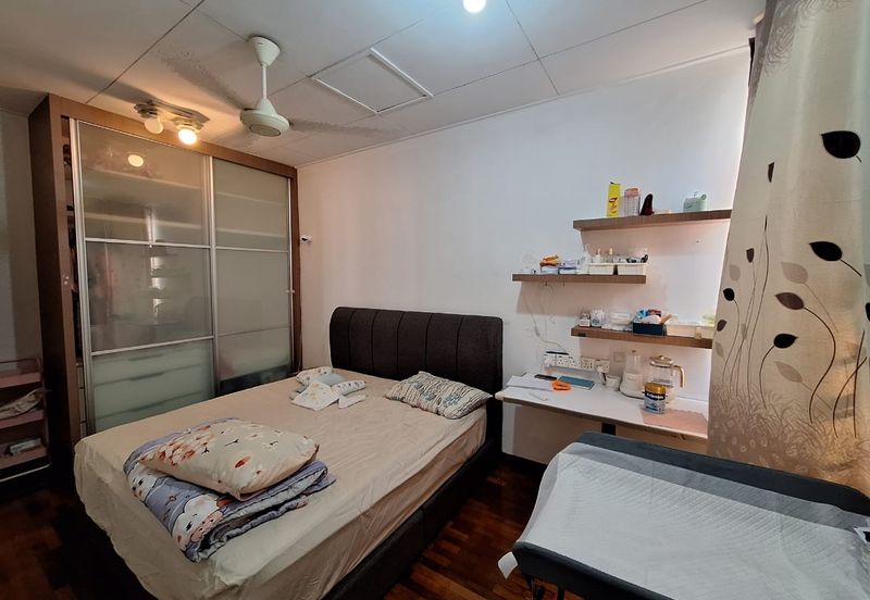 Bandar Puteri Puchong 2.5 storey 5 bedrooms 4 bathrooms fully furnished with ample parking space for rent