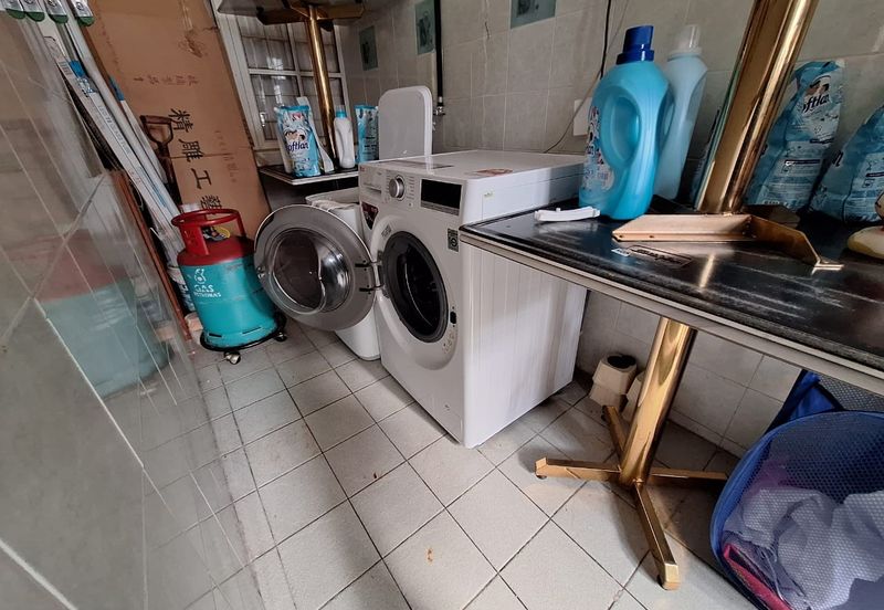 Bandar Puteri Puchong 2.5 storey 5 bedrooms 4 bathrooms fully furnished with ample parking space for rent