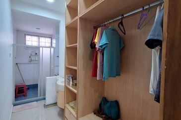 Bandar Puteri Puchong 2.5 storey 5 bedrooms 4 bathrooms fully furnished for rent