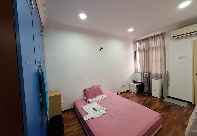 Bandar Puteri Puchong 2.5 storey 5 bedrooms 4 bathrooms fully furnished for rent