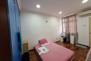 Bandar Puteri Puchong 2.5 storey 5 bedrooms 4 bathrooms fully furnished for rent