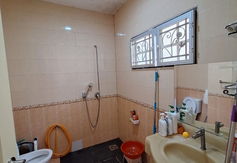 Bandar Puteri Puchong 2.5 storey 5 bedrooms 4 bathrooms fully furnished for rent