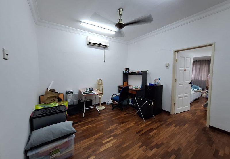 Bandar Puteri Puchong 2.5 storey 5 bedrooms 4 bathrooms fully furnished for rent
