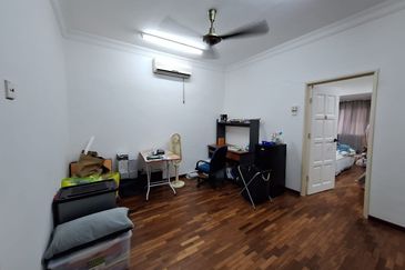 Bandar Puteri Puchong 2.5 storey 5 bedrooms 4 bathrooms fully furnished for rent