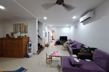 Bandar Puteri Puchong 2.5 storey 5 bedrooms 4 bathrooms fully furnished for rent